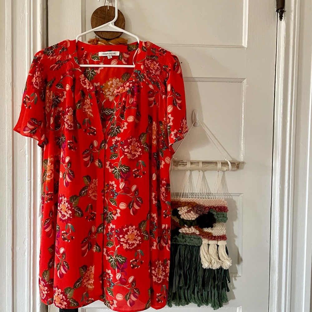 ✨ NWOT Floral Blouse ✨